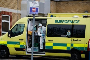 Reino Unido baja de los 100.000 contagios diarios por Covid-19 pero confirma casi 300 nuevos fallecidos