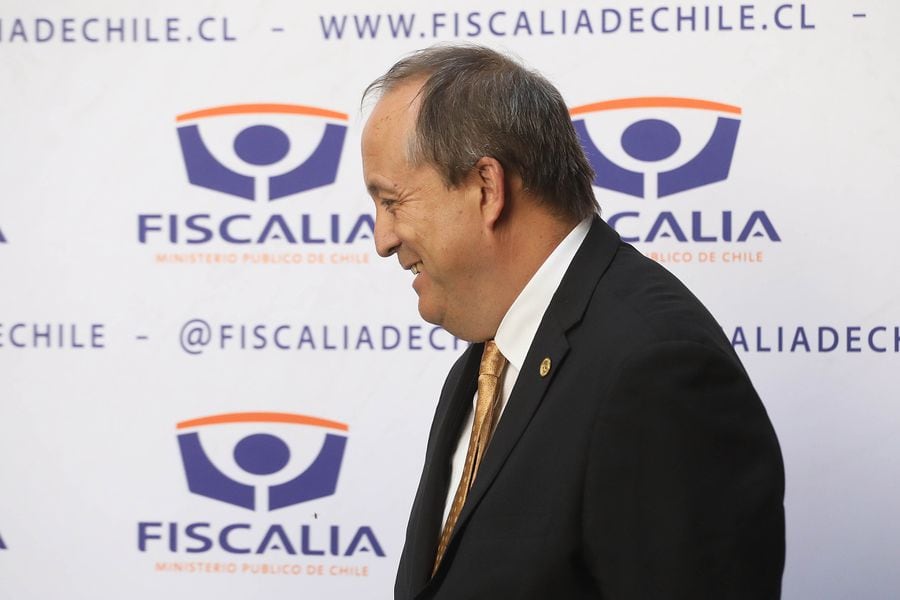 Ángel Valencia asumió formalmente su puesto como nuevo fiscal nacional.