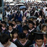 ¿Qué tan mal está la economía de China? Millones de jóvenes están desempleados y desilusionados