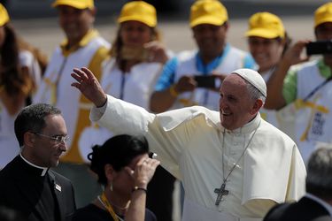 Papa Francisco se retira de Chile