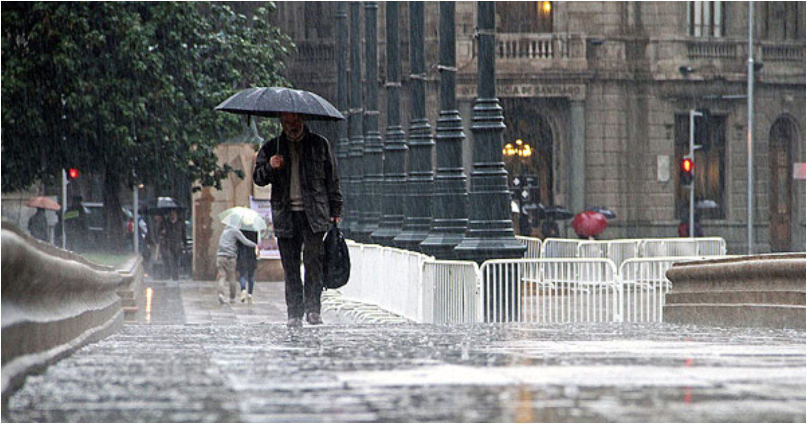 Tormentas eléctricas y vientos de 40 km/h: la intensa lluvia que azotará Santiago el fin de semana