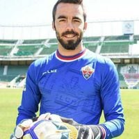 Arquero del Lugo enloquece a España con gol desde 65 metros