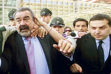 The Economist alude a Luksic, Caval, colusión y "muñeca inflable" en dura columna sobre empresarios chilenos