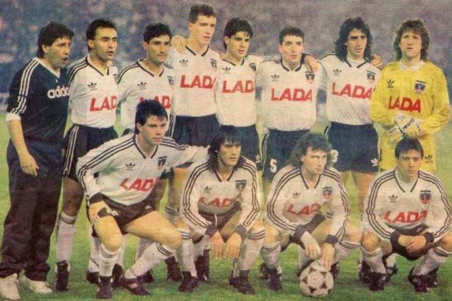 Коло коло 1991. Colo Colo футбольный. Коло коло команда футбольная. ФК коло коло Спонсор.