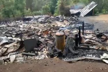 Incendian instalaciones de un centro turístico en Collipulli e interrumpen ruta en apoyo a la huelga de hambre que mantiene la familia Llaitul