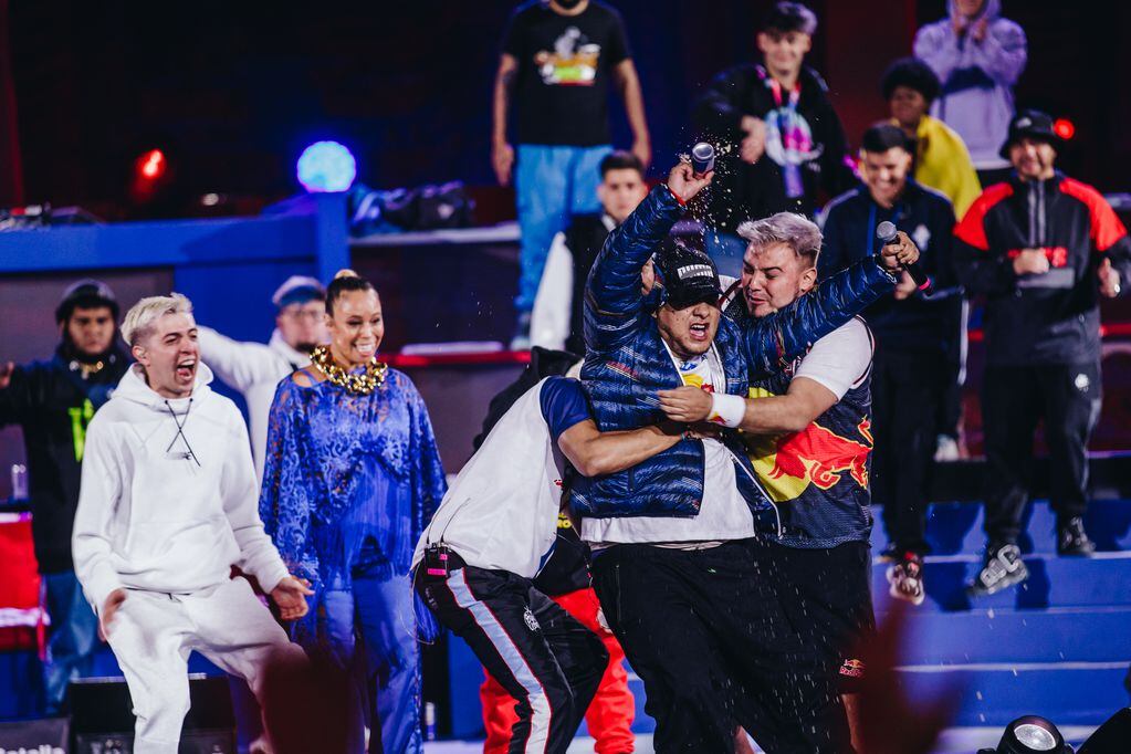Aczino es el nuevo bicampeón internacional de Red Bull Batalla