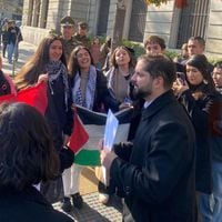 Estudiantes de origen palestino de la UC piden a Boric que Chile apoye la demanda sudafricana contra Israel en la CIJ