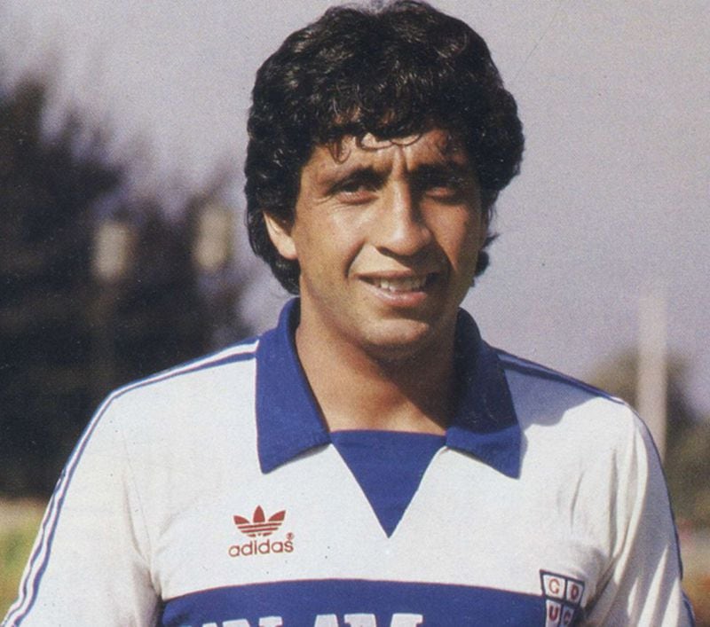 Mario Lepe como jugador, con la camiseta de la Universidad Católica.