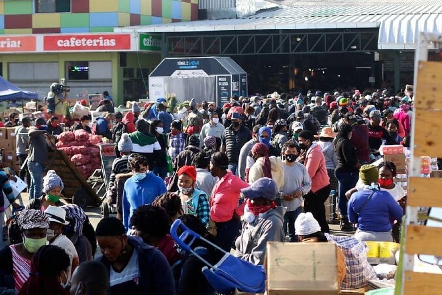 Desempleo de la población extranjera en Chile anota leve alza y número de ocupados cae a su menor nivel en cerca de un año