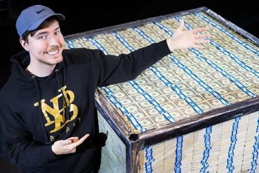 Quién es Mr Beast, el popular youtuber que entrega dinero y lujosos regalos