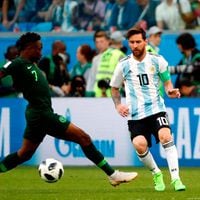 Messi sorprende a un periodista al usar ante Nigeria un amuleto que le envió su madre