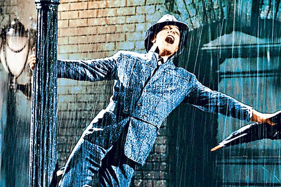 Qué gloriosa sensación: Cantando bajo la Lluvia vuelve a los cines locales  - La Tercera