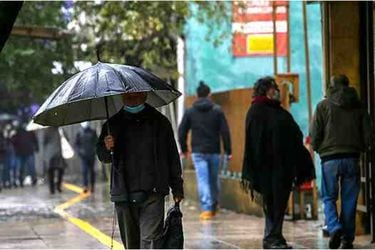 Anuncian lluvia para hoy en Santiago: el fenómeno se repetiría el sábado y el domingo en medio del tercer año más seco de las últimas dos décadas