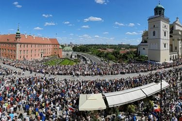 Oposición reúne a miles de manifestantes para exigir “una Polonia democrática y europea” 