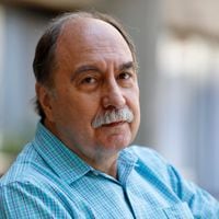 Julio Pinto, historiador: “Descalificar a Boric por su juventud es ofensivo hacia él y hacia quienes votaron por él”