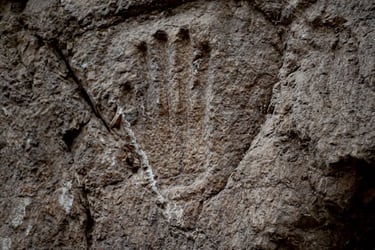 Descubren la huella de una mano de mil años de antigüedad