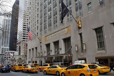 New York City’s Waldorf Astoria was sold to a Chinese insurer for $1.95 billion in 2015. PHOTO: KATHY WILLENS/ASSOCIATED PRESS