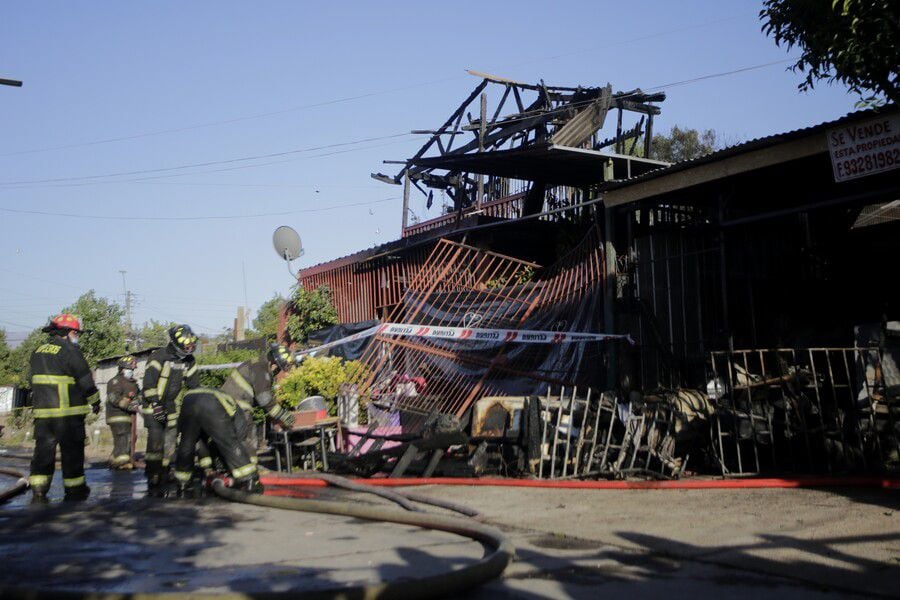 Incendio afectó varias viviendas y dejó un saldo de siete personas fallecidas y tres lesionadas.