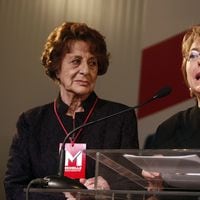Expresidenta Bachelet deja el país tras visita por funeral de su madre