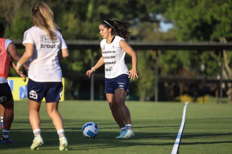 Karen Araya durante un entrenamiento de la Selección.