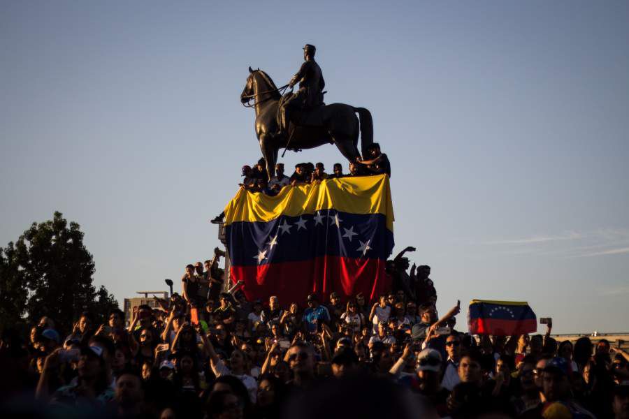Venezolanos celebran la invalidacion del gobierno de Maduro Inmigración