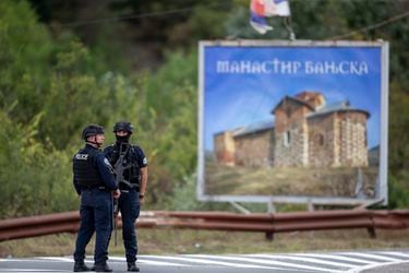 Matan a un policía de Kosovo en un ataque que incrementa las tensiones con Serbia 