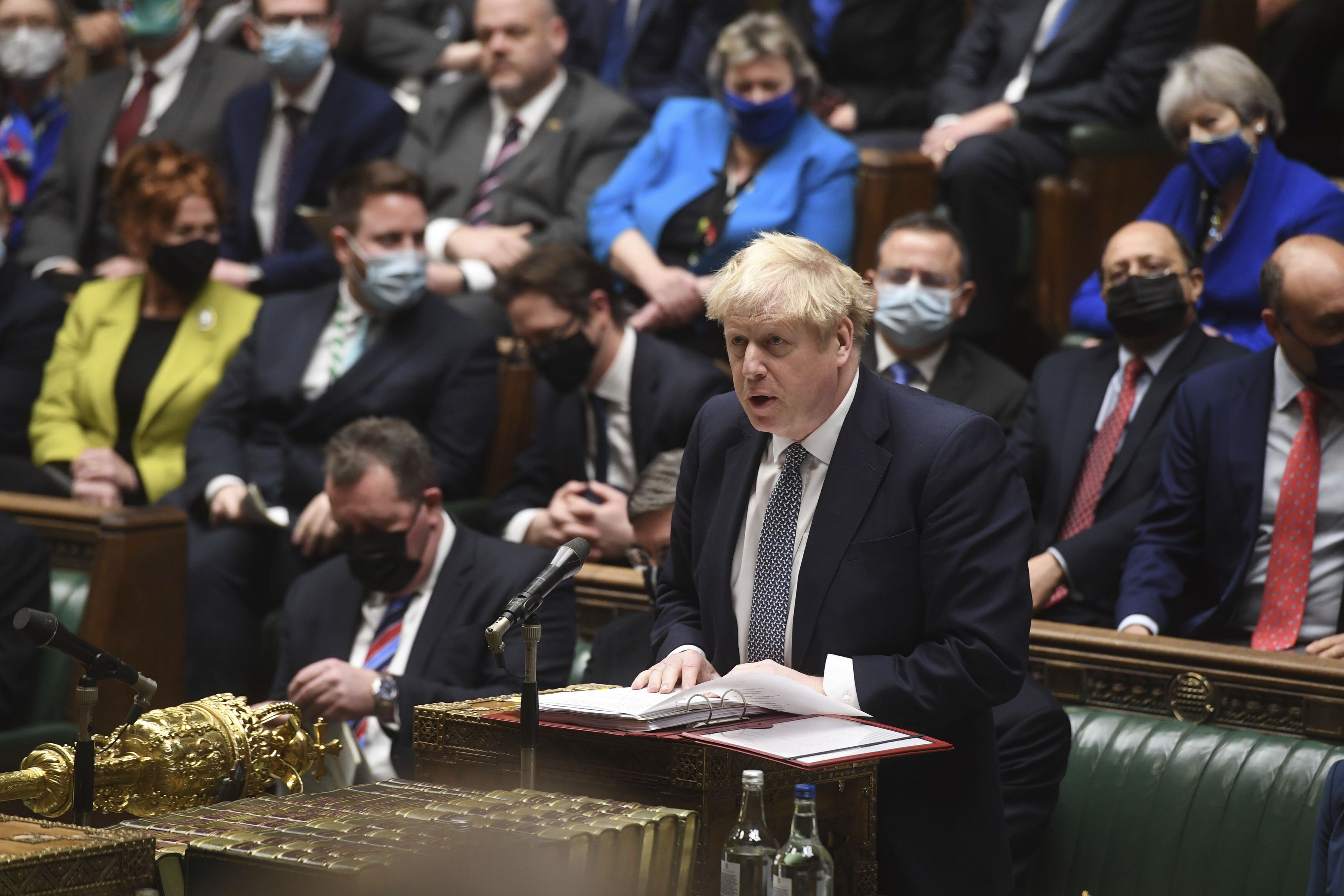 La fiesta ha terminado, primer ministro”: disculpas de Boris Johnson no  calman presión por su renuncia - La Tercera