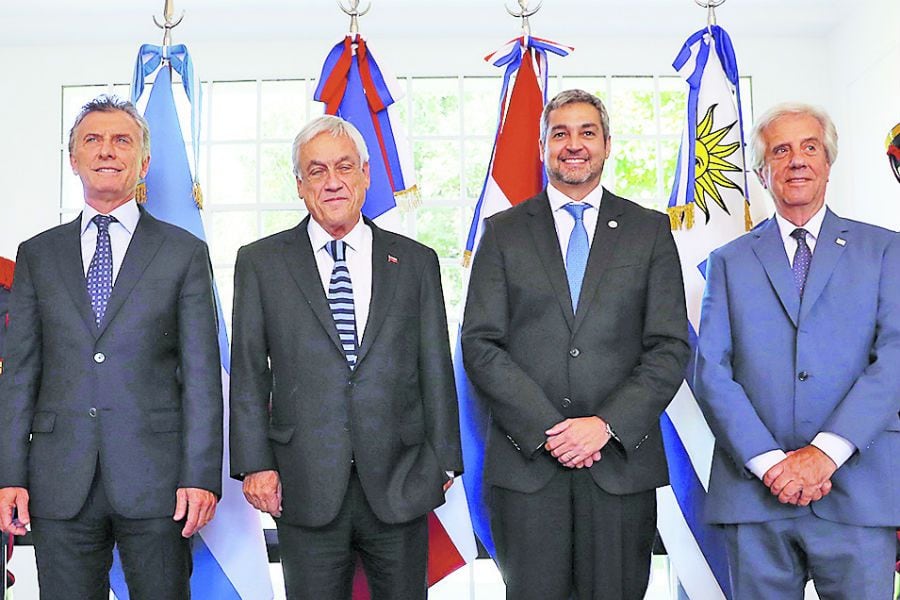 Argentina Uruguay Paraguay y Chile trabajan para organizar el Mundial 2030 (44996422)