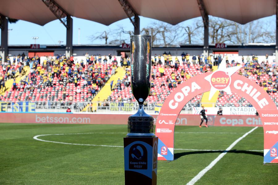 El trofeo de la Copa Chile, cuyo último campeón fue Colo Colo. FOTO: AGENCIAUNO