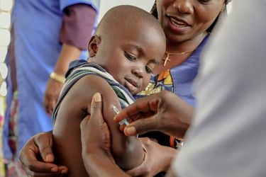 OMS no descarta propagación regional e internacional de virus del ébola desde África