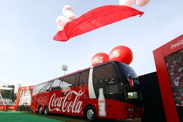 El bus de la Selección, con el auspicio de Coca Cola.