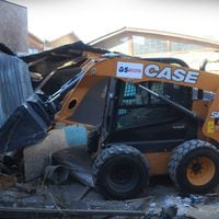Realizan operativo de demolición en inmueble tomado en San Ramón: vivienda era utilizada para venta de drogas