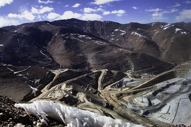Minera Lundin Mining aumenta su presencia en Chile al comprar el 51% del yacimiento de cobre Caserones