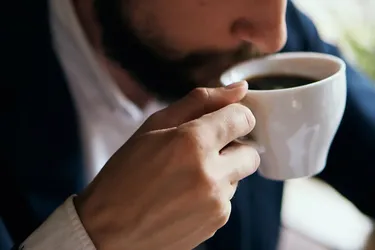 Cómo tomar café engaña a tu cuerpo y puede provocar una peligrosa acumulación de sueño
