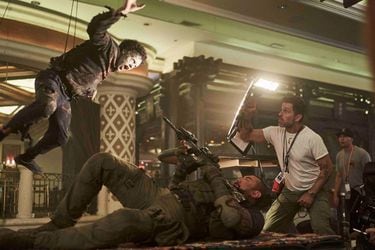 Zack Snyder promete más zombies y portales a otras dimensiones en sus planes para la franquicia de Army of The Dead
