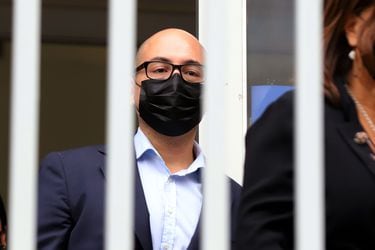 Nicolás López ingresa a Santiago 1 para cumplir prisión preventiva y su defensa califica como “desproporcionada” la medida 