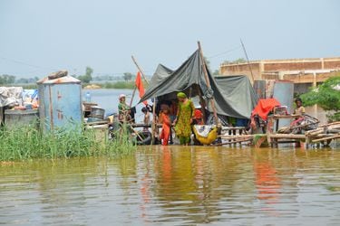 Medio millón de refugiados debido a inundaciones por lluvias monzónicas en Pakistán