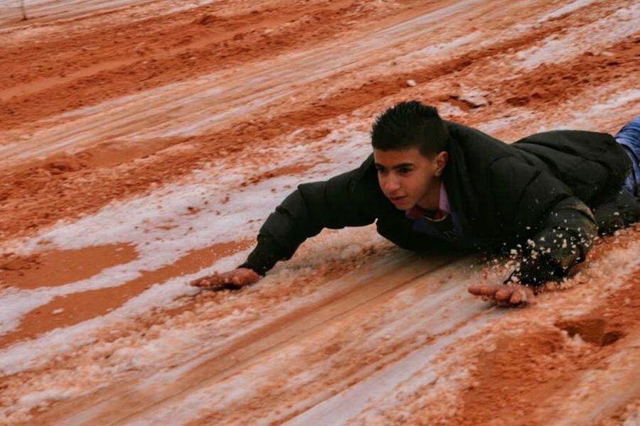 Las bajas temperaturas propiciaron la nevada en el desierto del Sahara. (Fotos gentileza Hamouda Ben jerad)