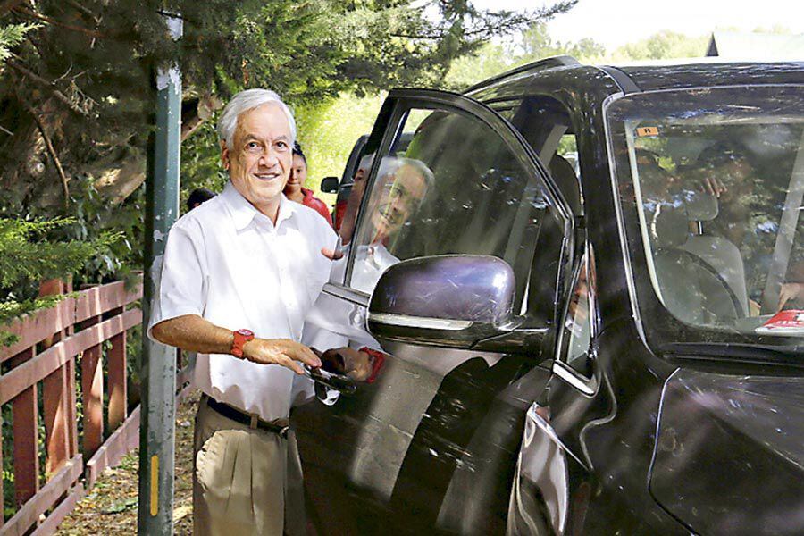 Sebastián Piñera durante sus vacaciones en Lago Ranco.