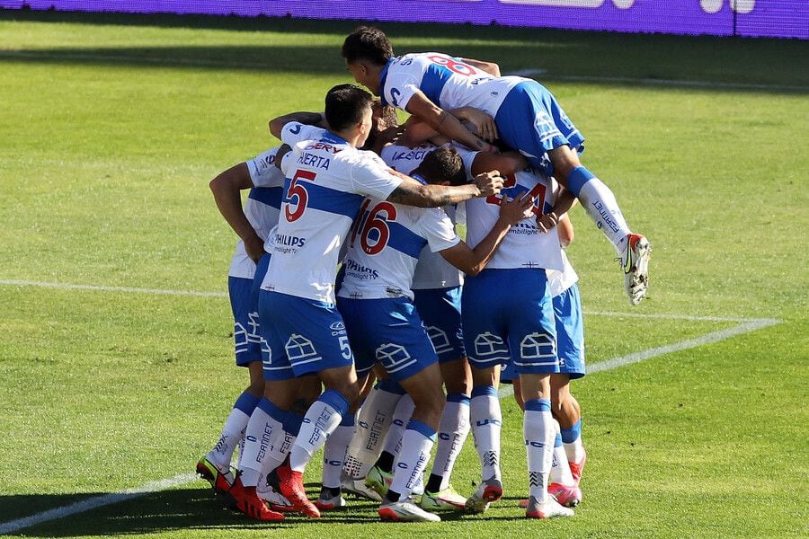 Los jugadores de Universidad Católica celebran en Viña del Mar. Foto: Agencia Uno.