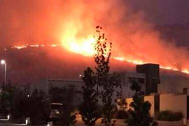 Se mantiene Alerta Roja en Colina por incendio forestal