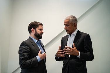 Presidente Boric sostiene reunión informal con Barack Obama en Brooklyn
