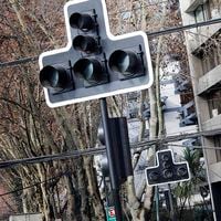Sistema frontal: semáforos apagados en al menos 26 cruces de Región Metropolitana