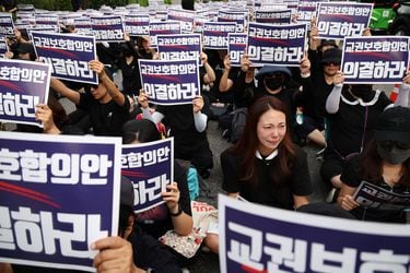 Por qué el suicidio de una profesora destapó una profunda crisis educativa en Corea del Sur