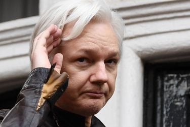 WikiLeaks: la izquierda francesa pide conceder asilo político a Julian Assange