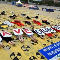 ¿Son peligrosas las aguas residuales de la planta nuclear de Fukushima, que Japón está vertiendo en el océano?