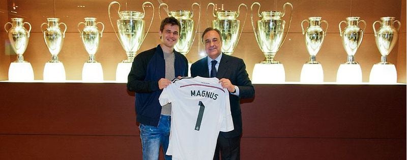 Magnus Carlsen junto a Florentino Pérez, en el museo del Real Madrid.