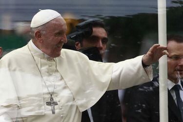Papa llega a nunciatura 2