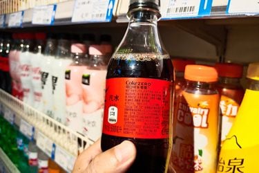 Estudio dice que aspartamo de bebidas como Coca Cola Zero y Light puede causar problemas congnitivos