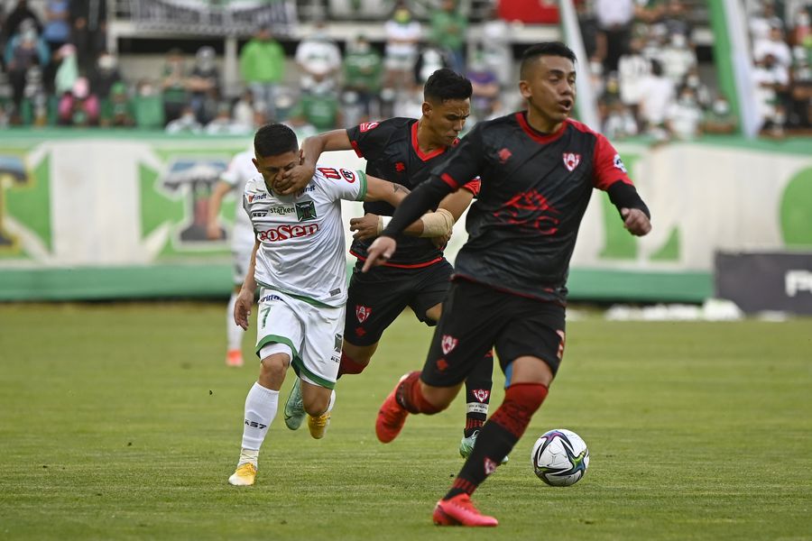 Deportes Copiapó frente a Temuco, en la final de ida del ascenso